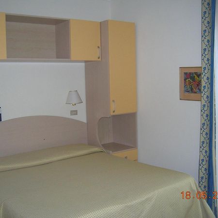 Hotel Ariella Мілано-Маріттіма Екстер'єр фото