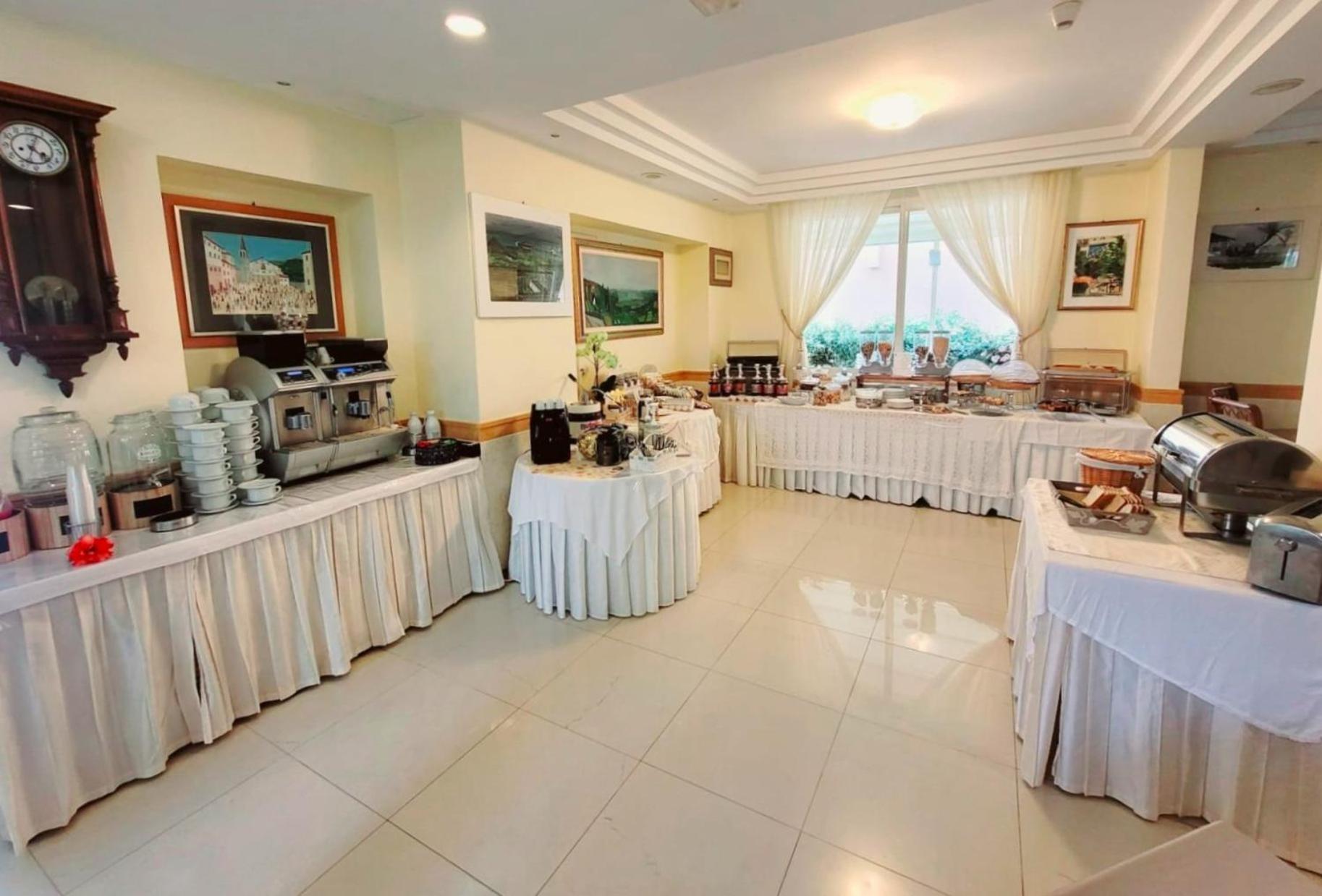 Hotel Ariella Мілано-Маріттіма Екстер'єр фото