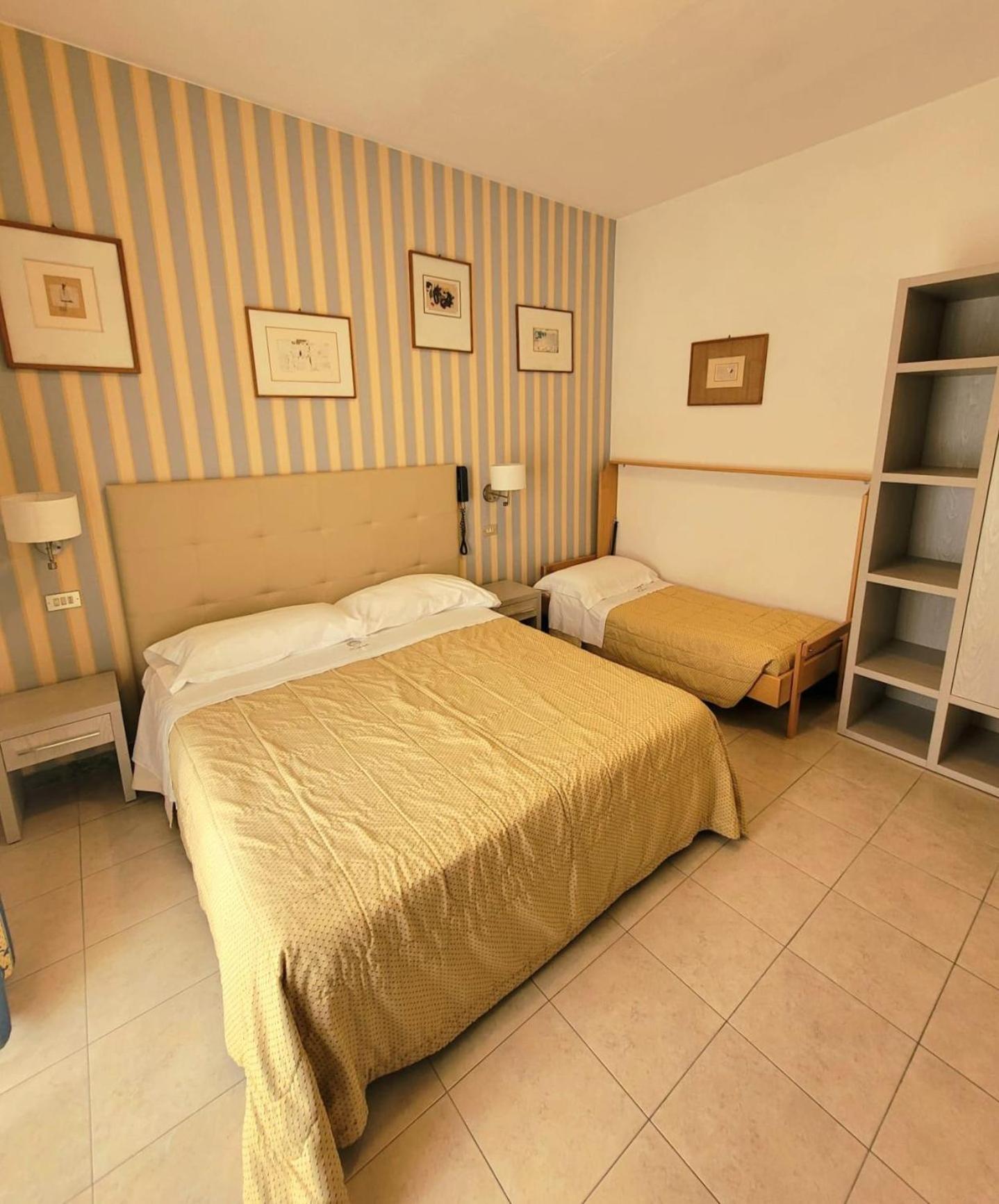 Hotel Ariella Мілано-Маріттіма Екстер'єр фото