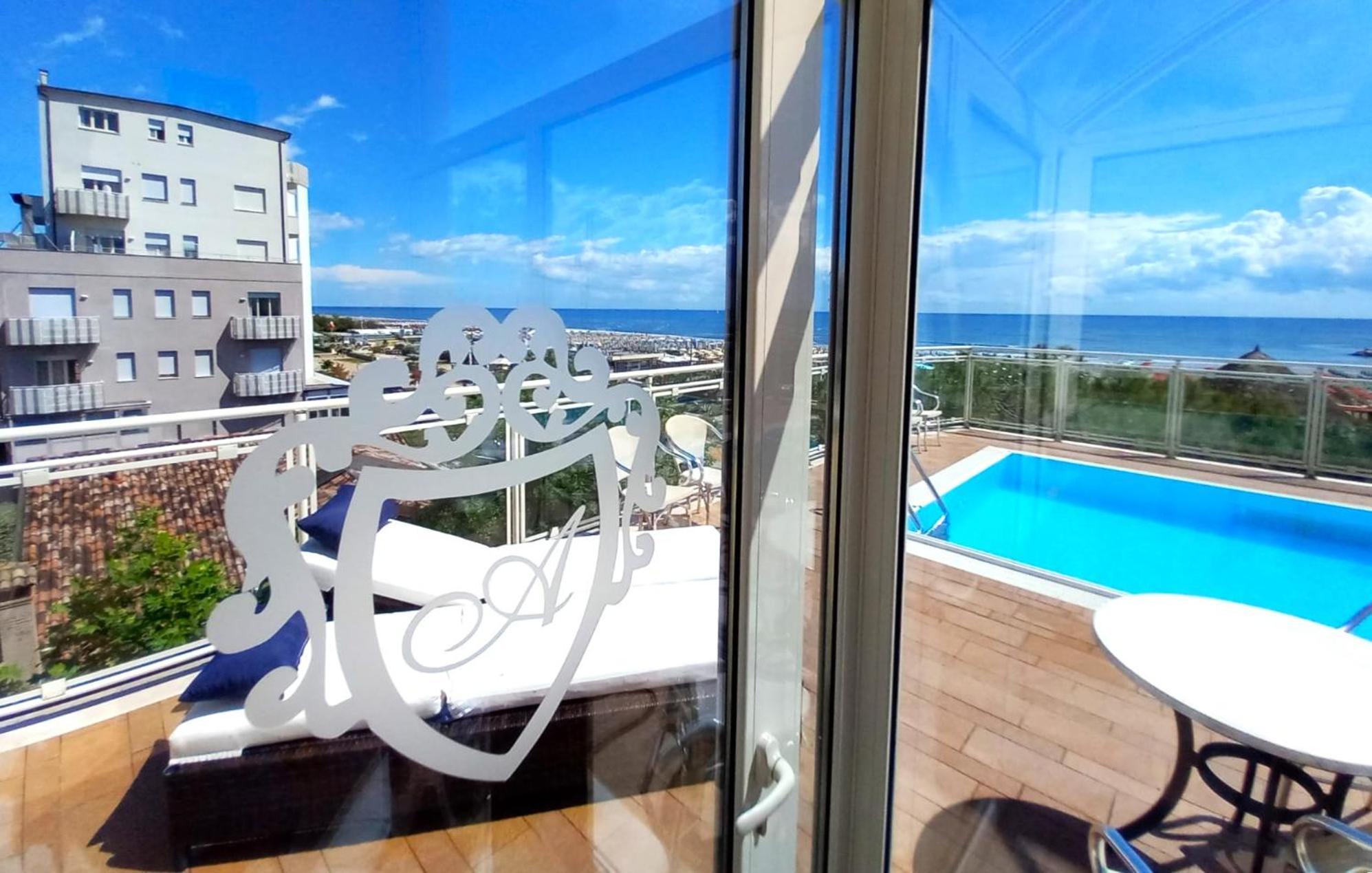 Hotel Ariella Мілано-Маріттіма Екстер'єр фото