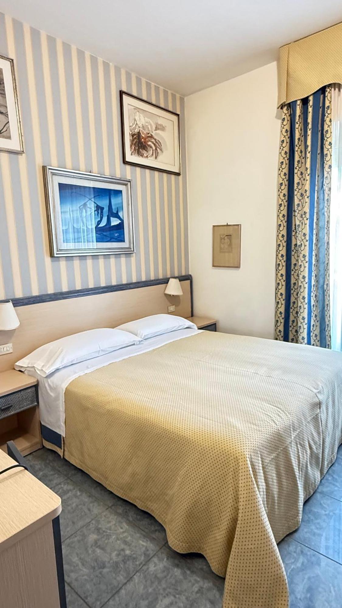 Hotel Ariella Мілано-Маріттіма Екстер'єр фото