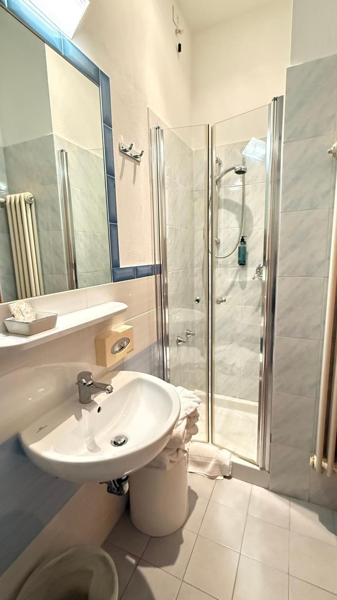 Hotel Ariella Мілано-Маріттіма Екстер'єр фото