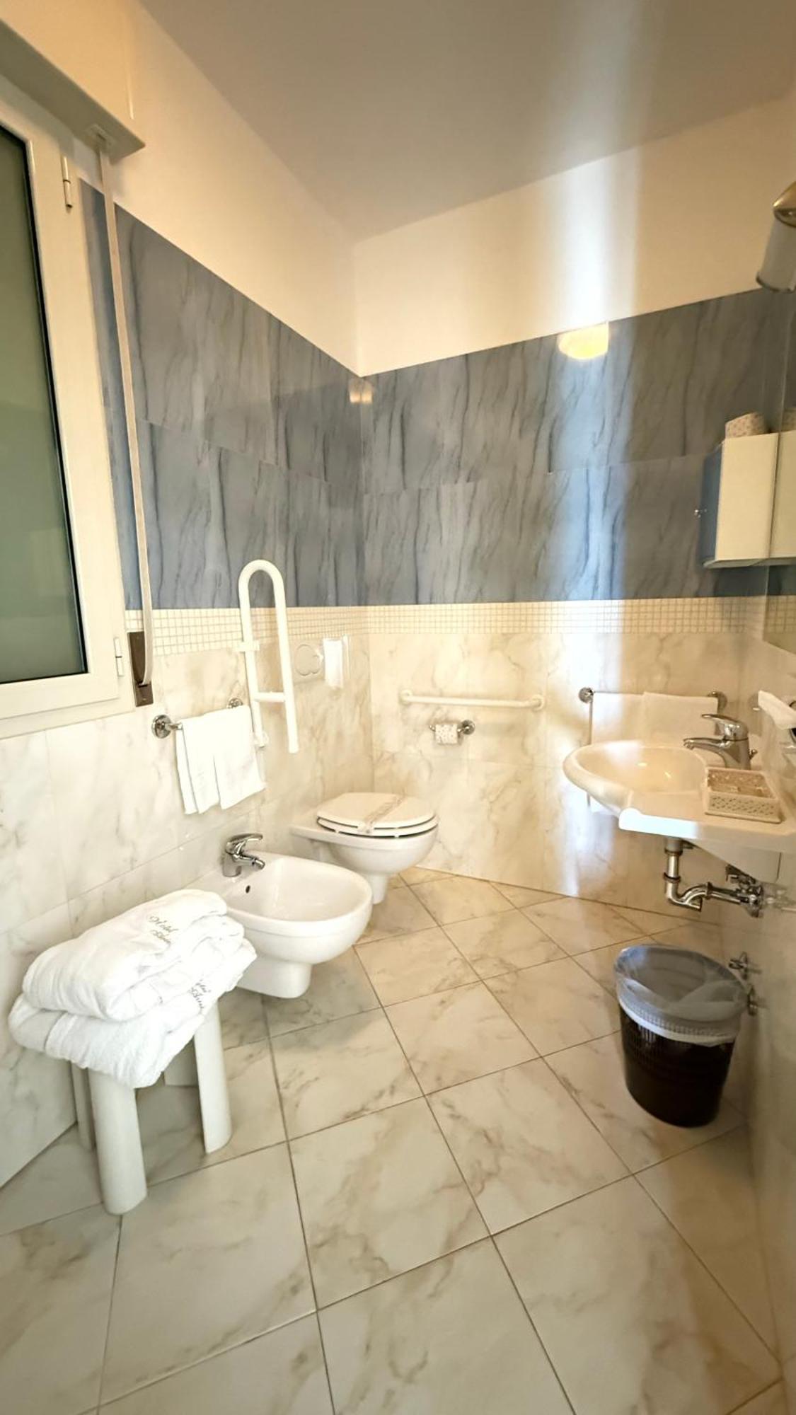 Hotel Ariella Мілано-Маріттіма Екстер'єр фото