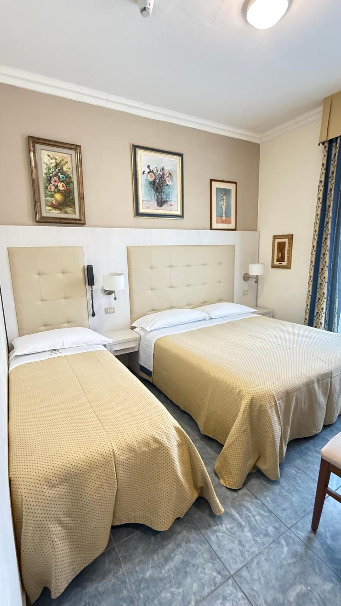 Hotel Ariella Мілано-Маріттіма Екстер'єр фото